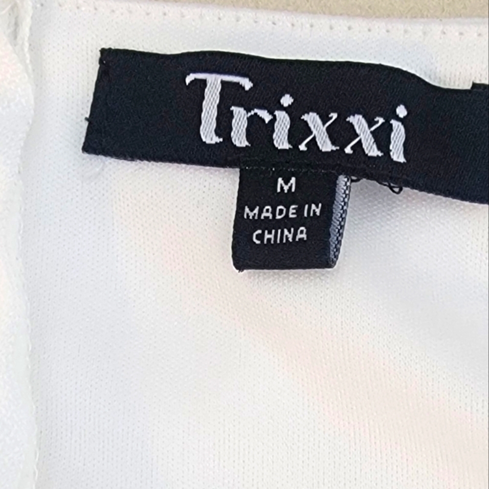 Juniors size medium white dress, with mesh piece on the side - Picture 4 of 4